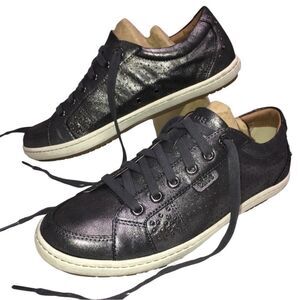 Taos Freedom Sneakers Leather Silver Gray Metallic 7 Low Top Studded Arch NEW